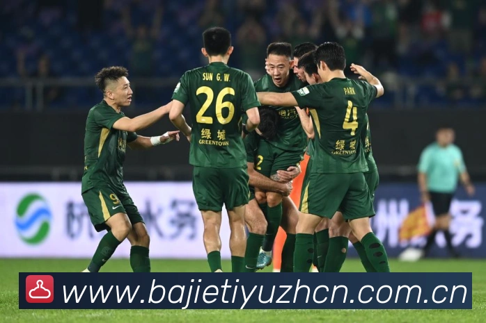 马卡尔领衔冰球生涯高光与竞技价值解析:最新赛事动态与深度分析 马卡尔领衔冰球生涯高光与竞技价值解析:最新赛事动态与深度分析